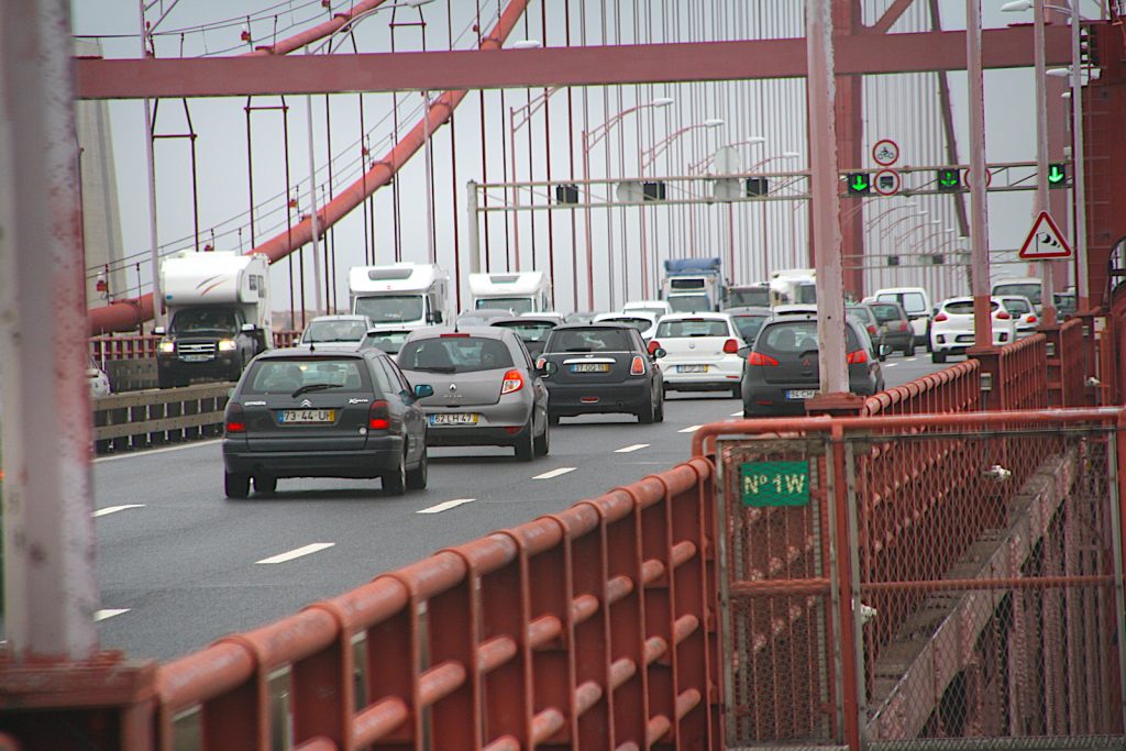 Ponte 25abril op de rijbaan